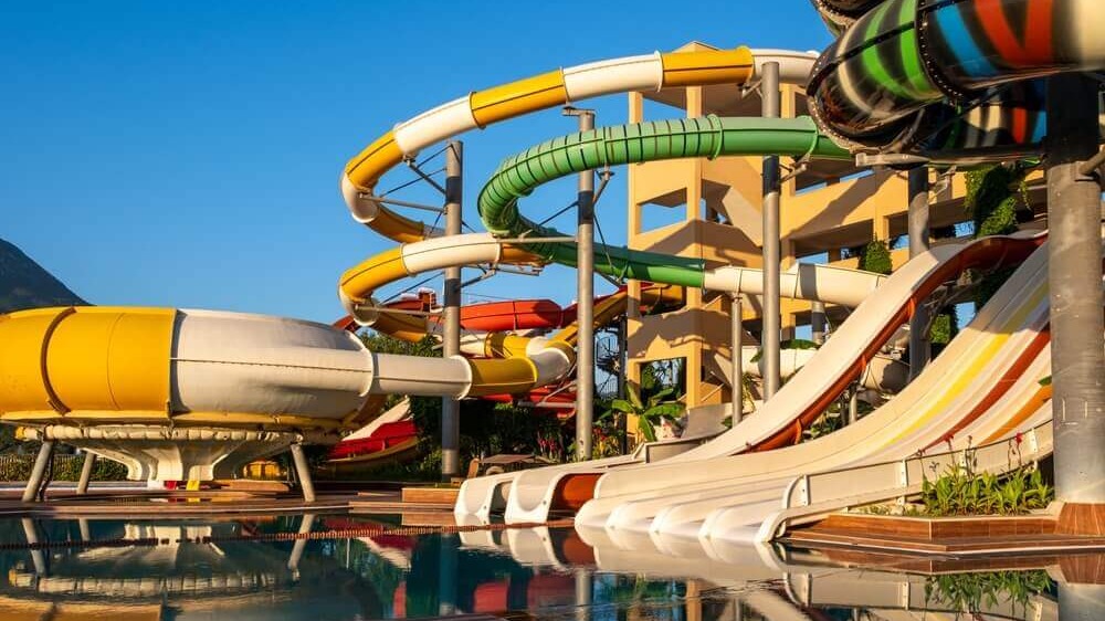 Co spakować wybierając się do aquaparku? Praktyczny przewodnik